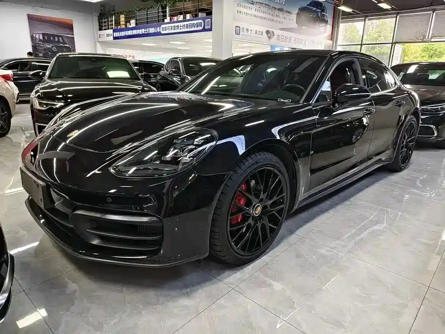 Porsche Panamera 2021
