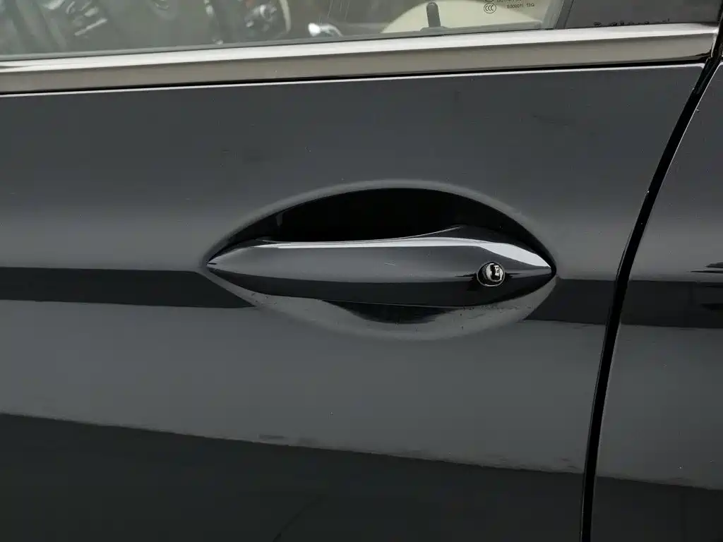 BMW 5 Series — миниатюра 18