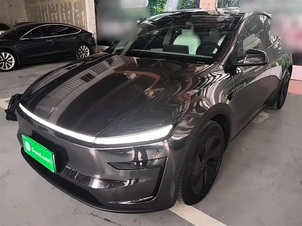 Tesla Model Y 2025