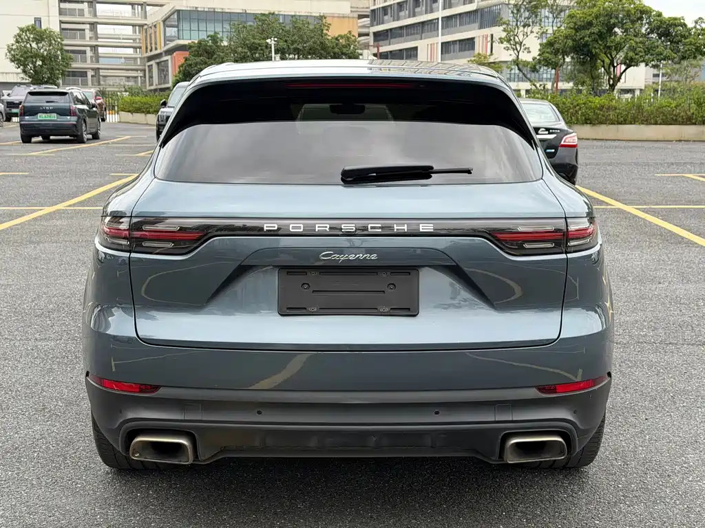 Porsche Cayenne — миниатюра 7