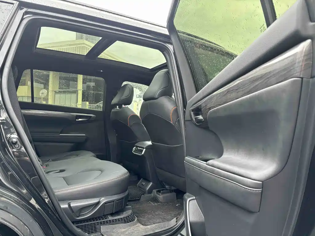 Toyota Crown Kluger — миниатюра 10