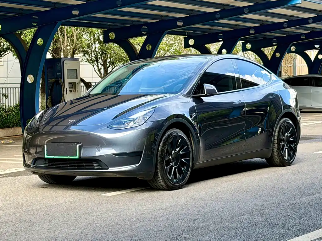 2024 Tesla Model Y - zdjęcie 1 z 8