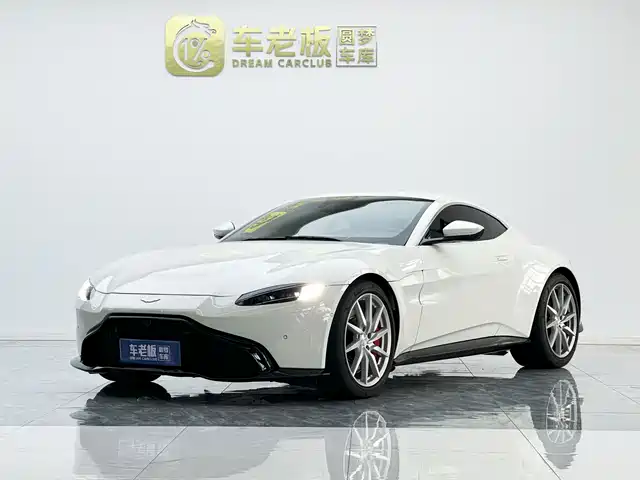 Aston Martin V8