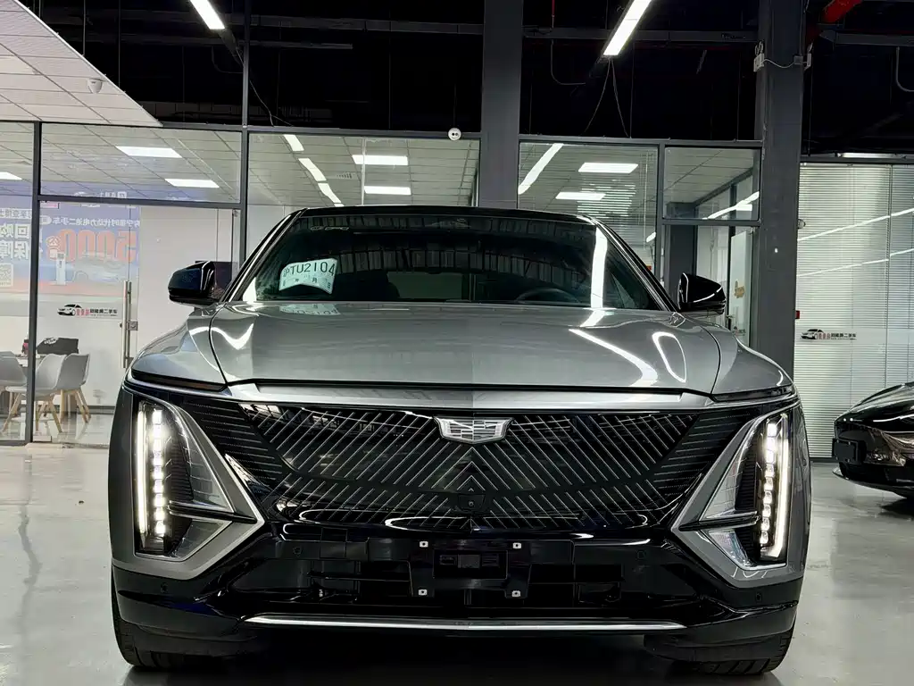 Cadillac IQ 2022 Luxury