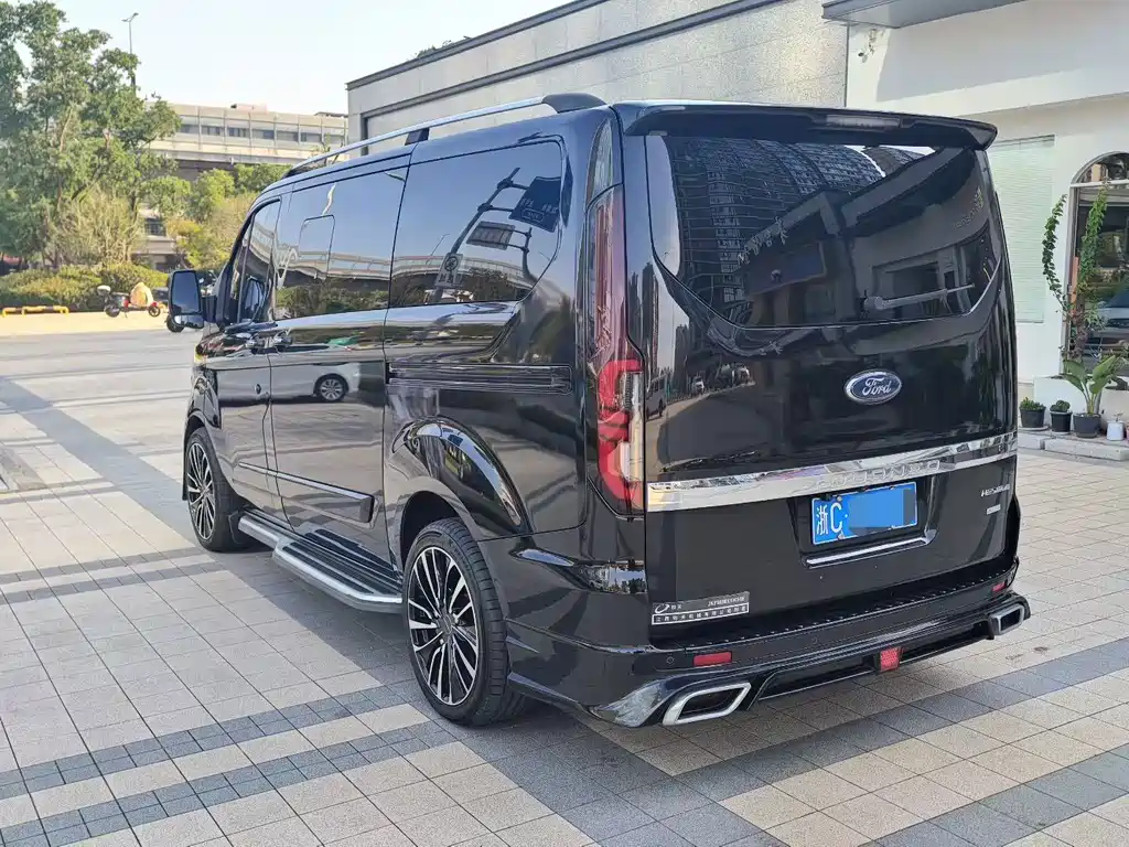 Ford Tourneo — миниатюра 11
