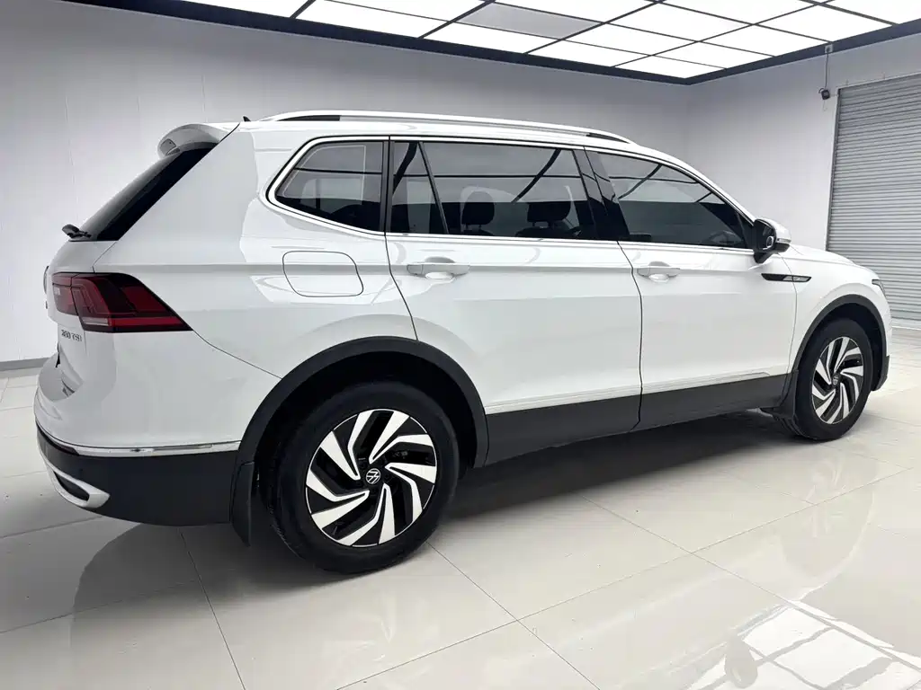 Volkswagen Tiguan L — миниатюра 4
