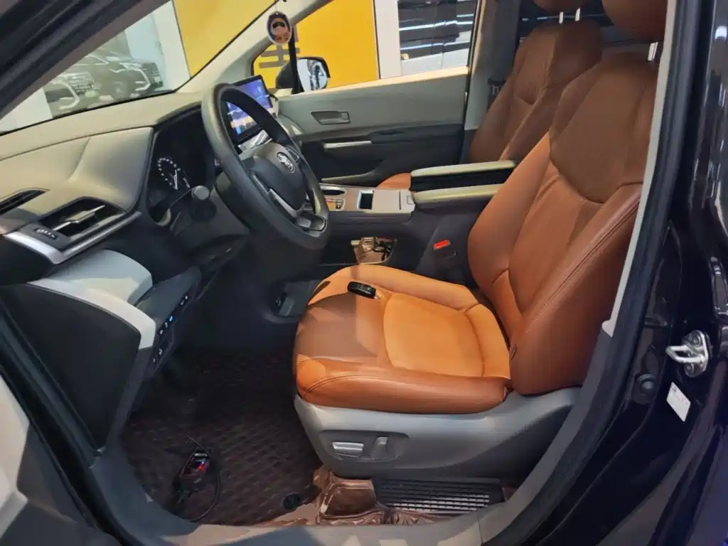 Toyota Sienna — миниатюра 15