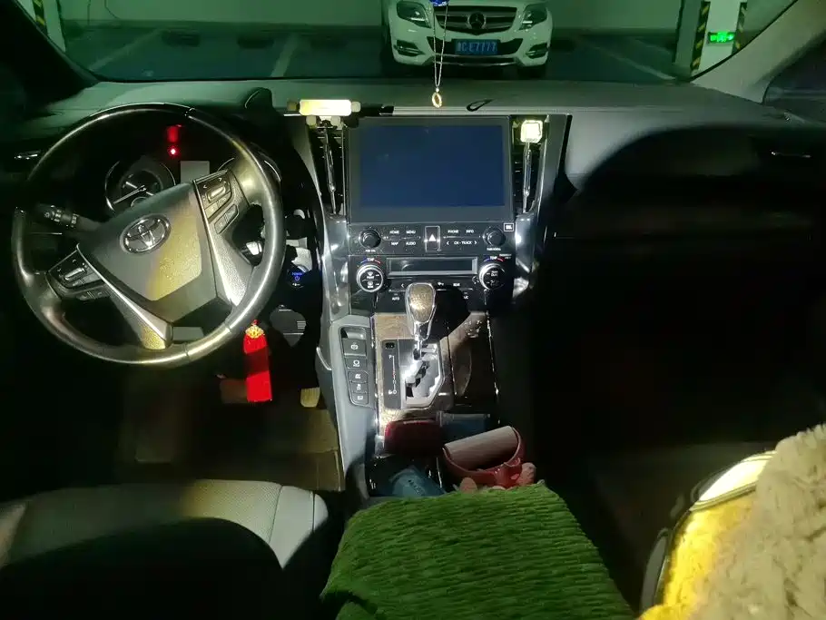 Toyota Vellfire — миниатюра 12