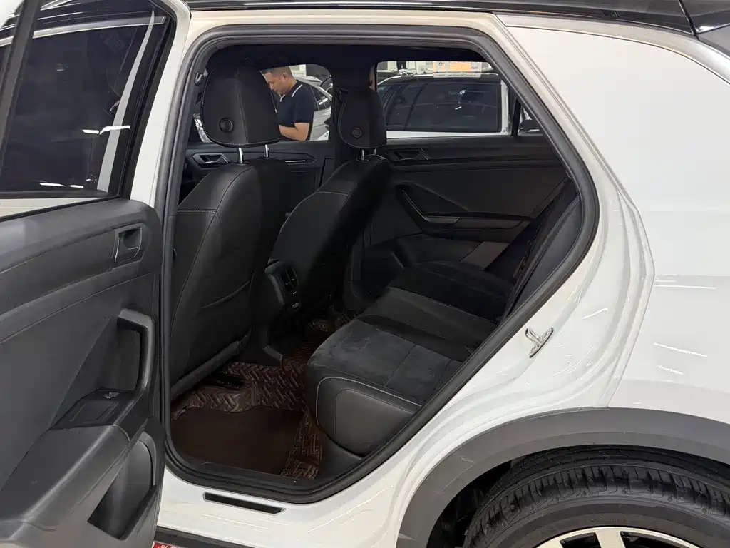 Volkswagen T-Roc — миниатюра 11