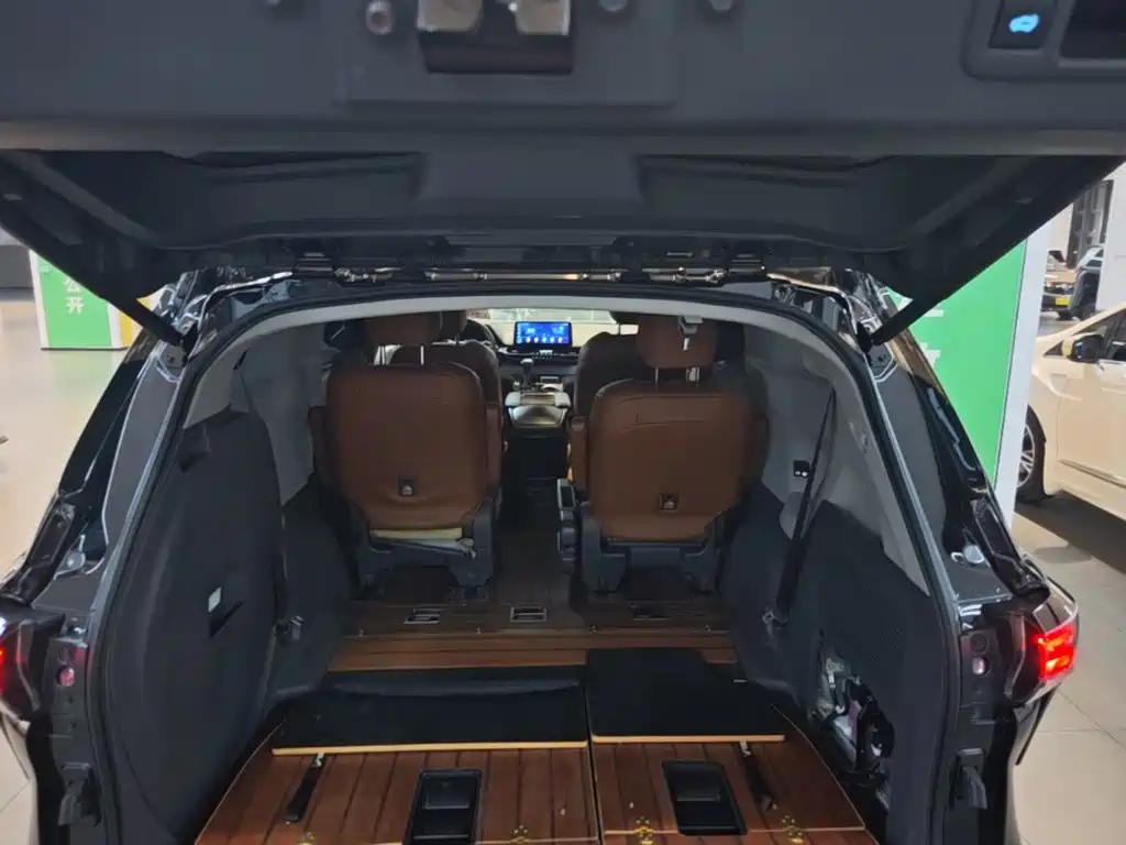 Toyota Sienna — миниатюра 19
