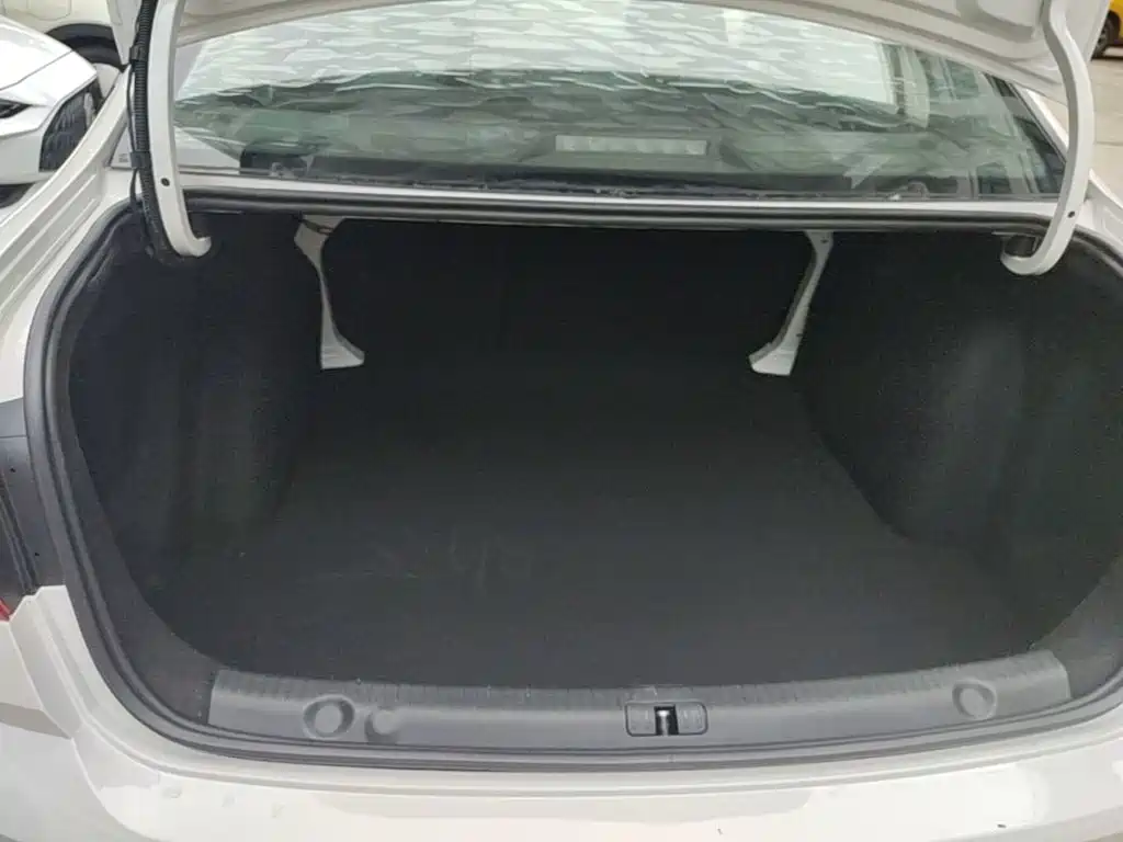 Volkswagen Lavida — миниатюра 19