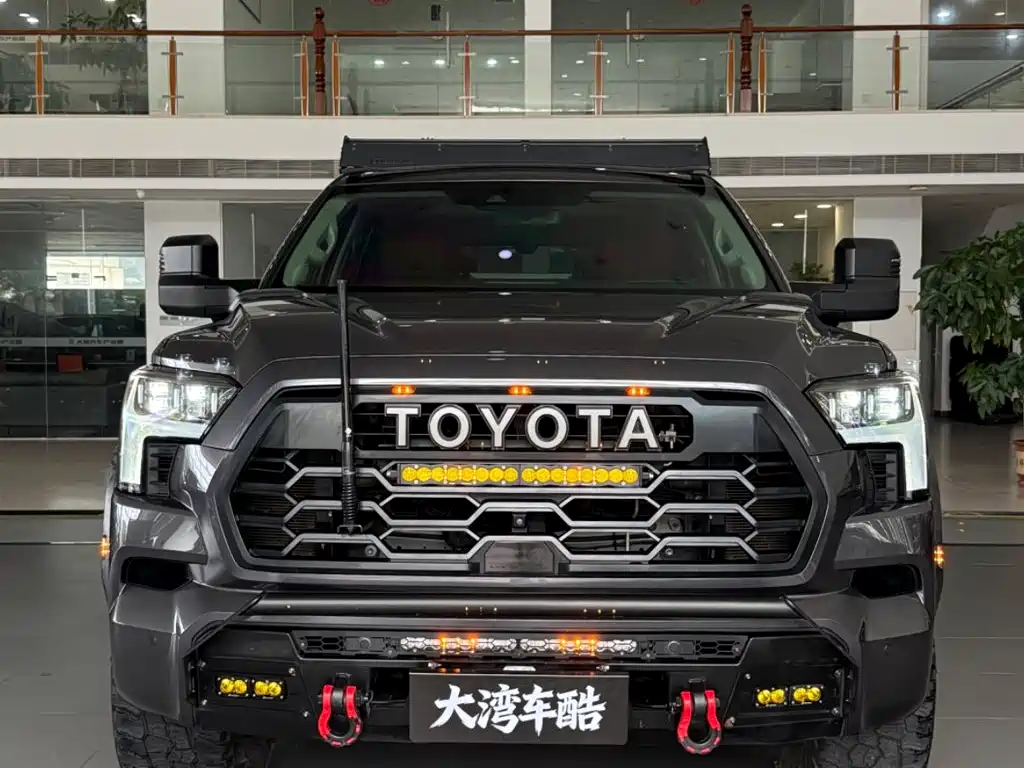 Toyota Sequoia — миниатюра 2