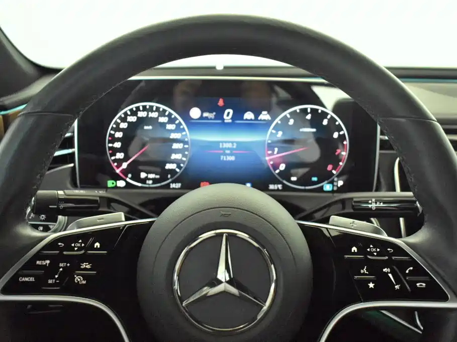 Mercedes-Benz E-Class — миниатюра 5
