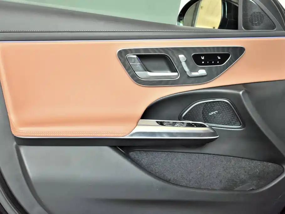 Mercedes-Benz E-Class — миниатюра 11