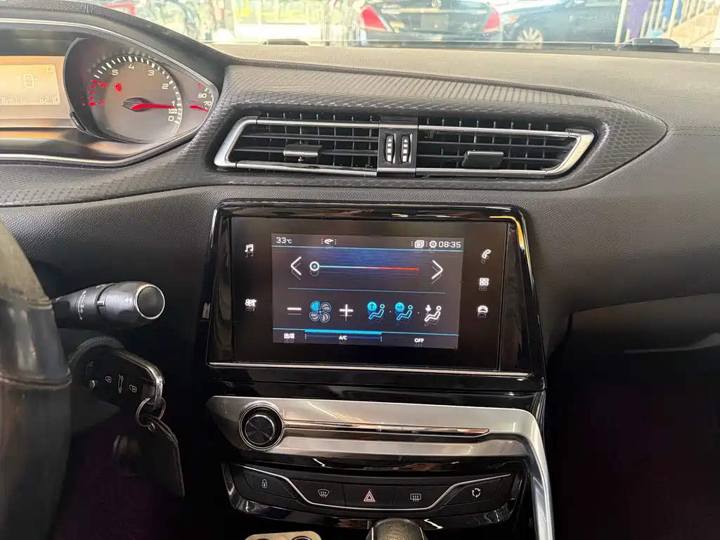 Peugeot 308 — миниатюра 6