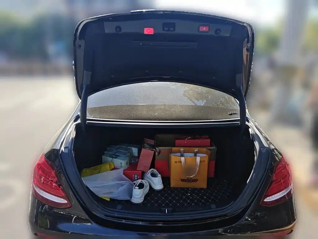 Mercedes-Benz E-Class — миниатюра 20