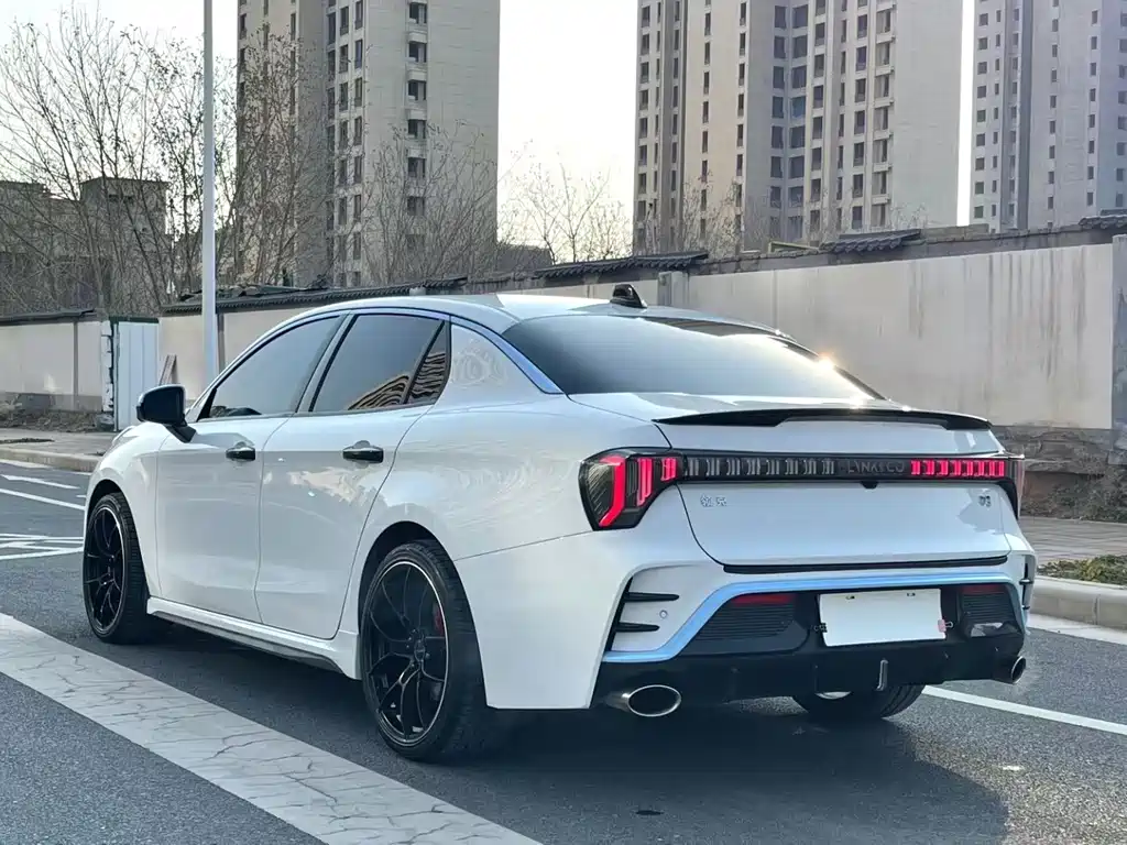 Lynk & Co 03 — миниатюра 8