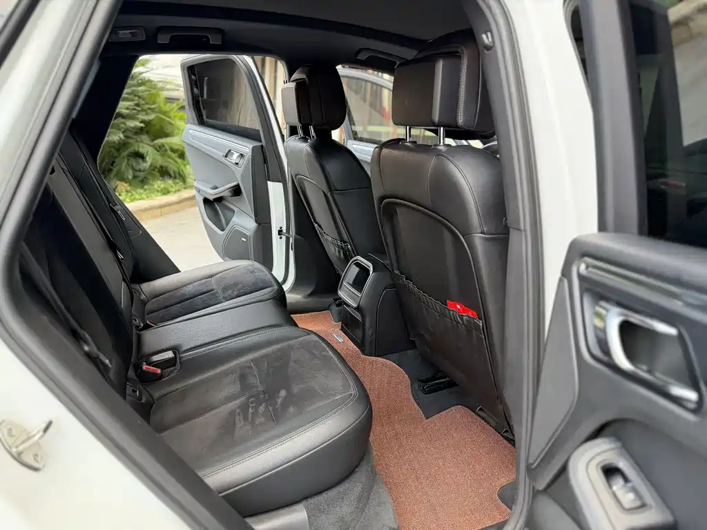 Porsche Macan — миниатюра 6