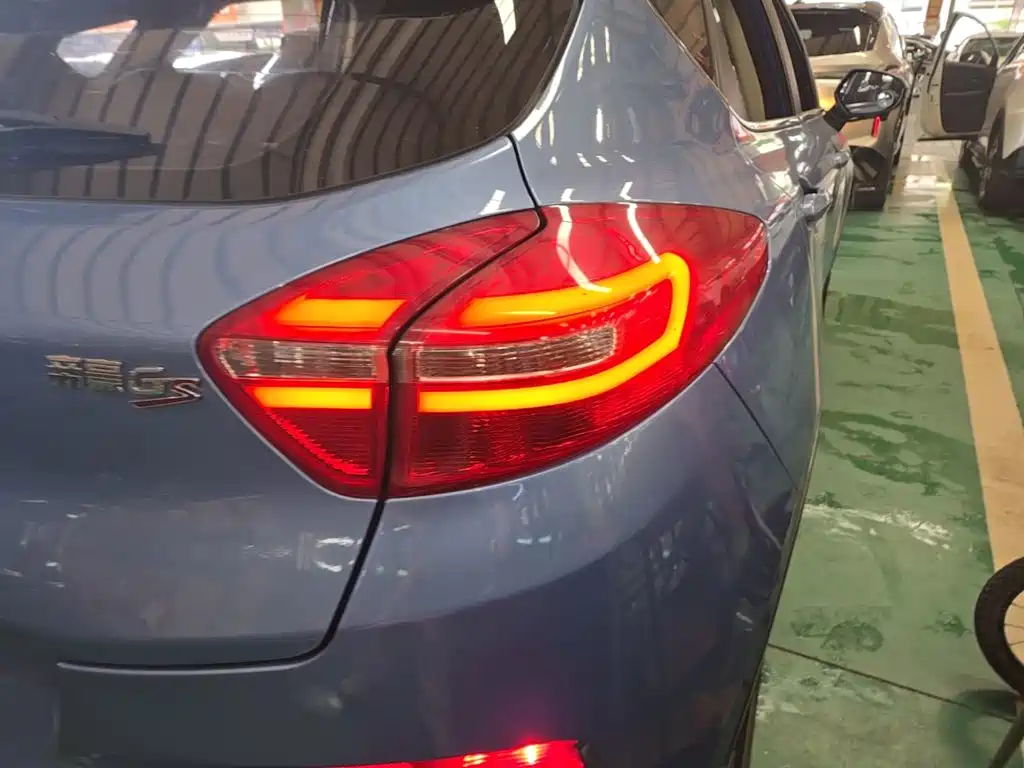 Geely Emgrand GS — миниатюра 8