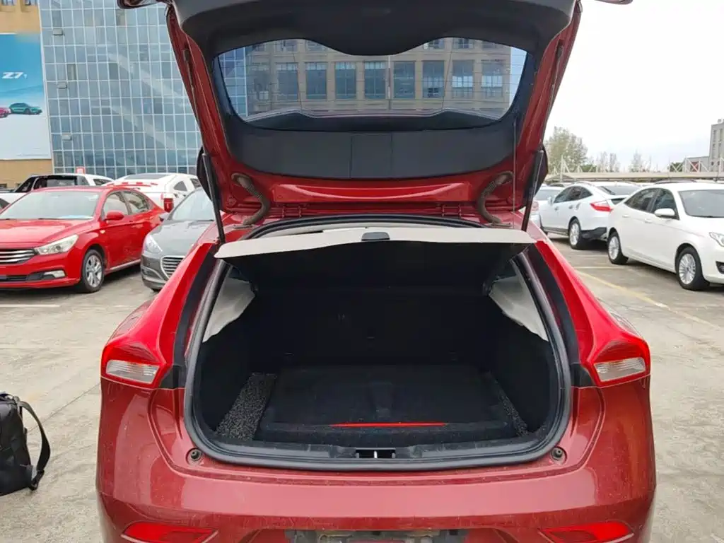 Volvo V40 — миниатюра 19