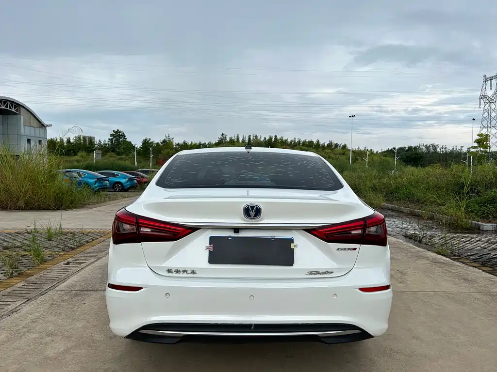Changan Eado — миниатюра 4