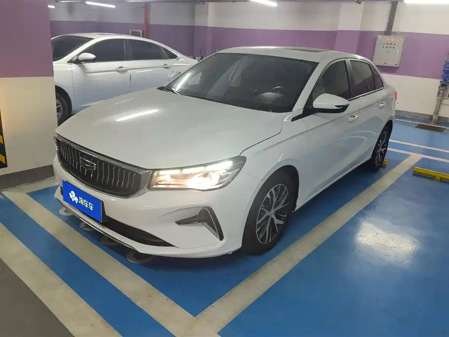 Geely Emgrand 2022