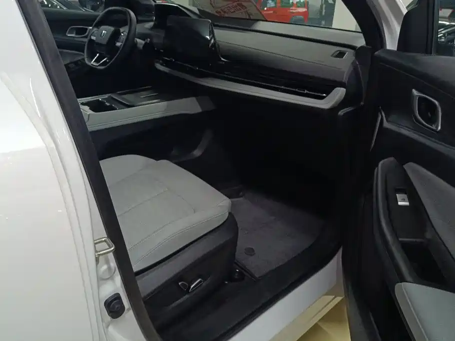 Changan CS55PLUS PHEV — миниатюра 8