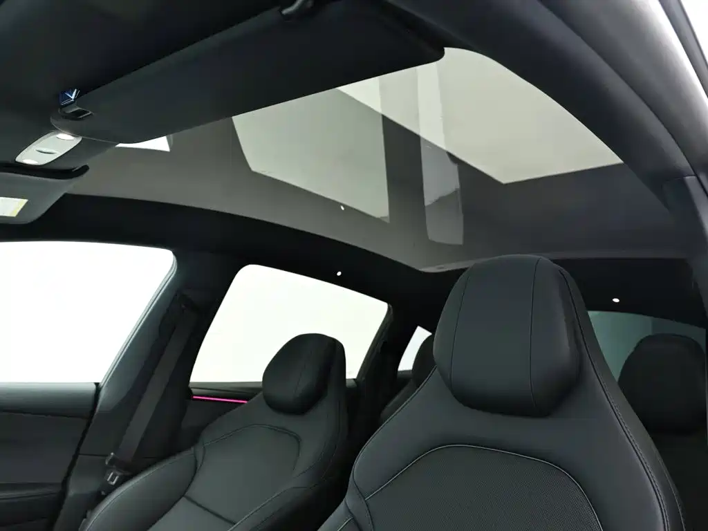 Tesla Model Y L — миниатюра 12