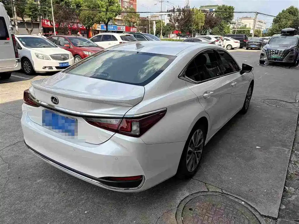 Lexus ES — миниатюра 2