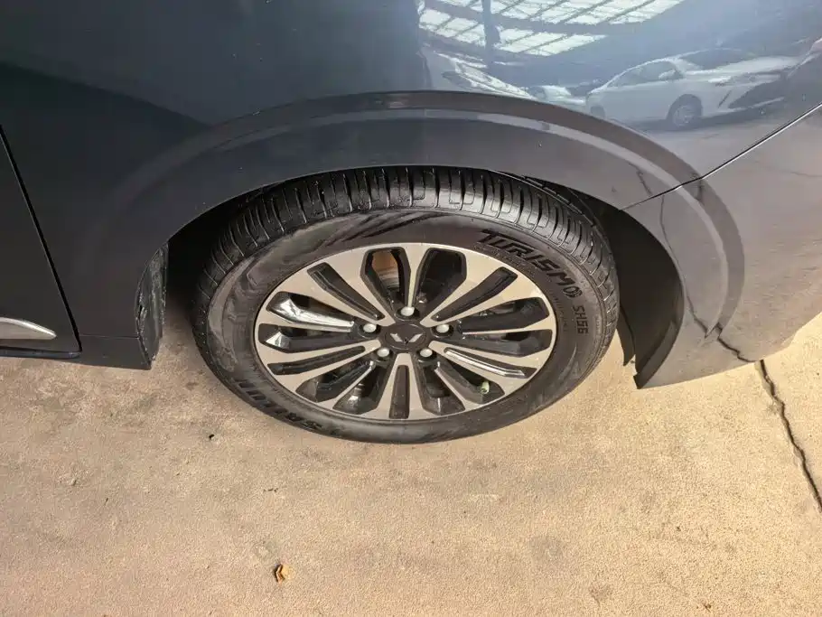 Wuling Jiachen — миниатюра 6