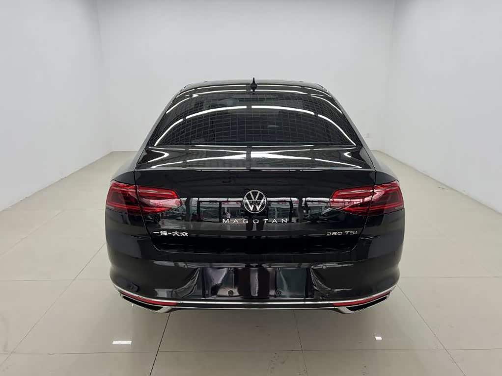 Volkswagen Magotan 1.4 л 2022 г. Чёрный, пробег 30000 км