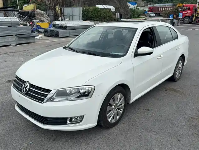 VOLKSWAGEN LAVIDA 2016