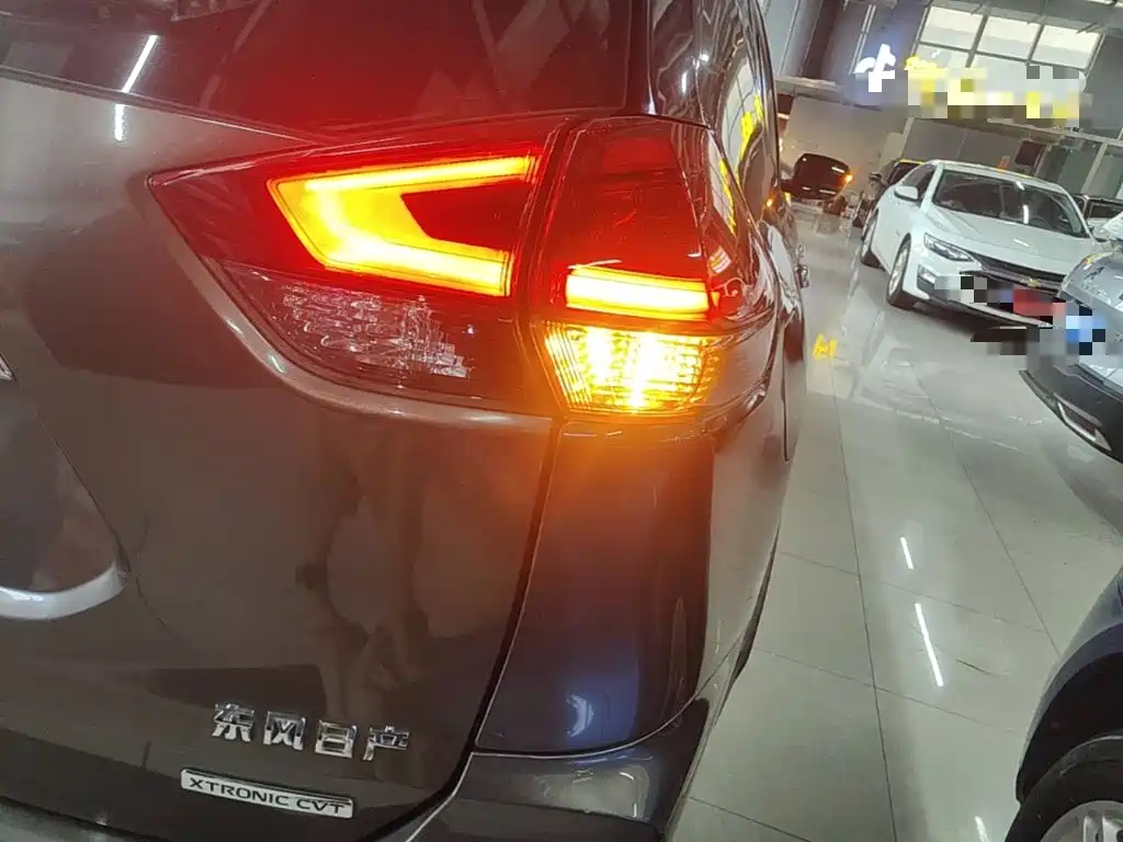 Nissan X-Trail — миниатюра 8