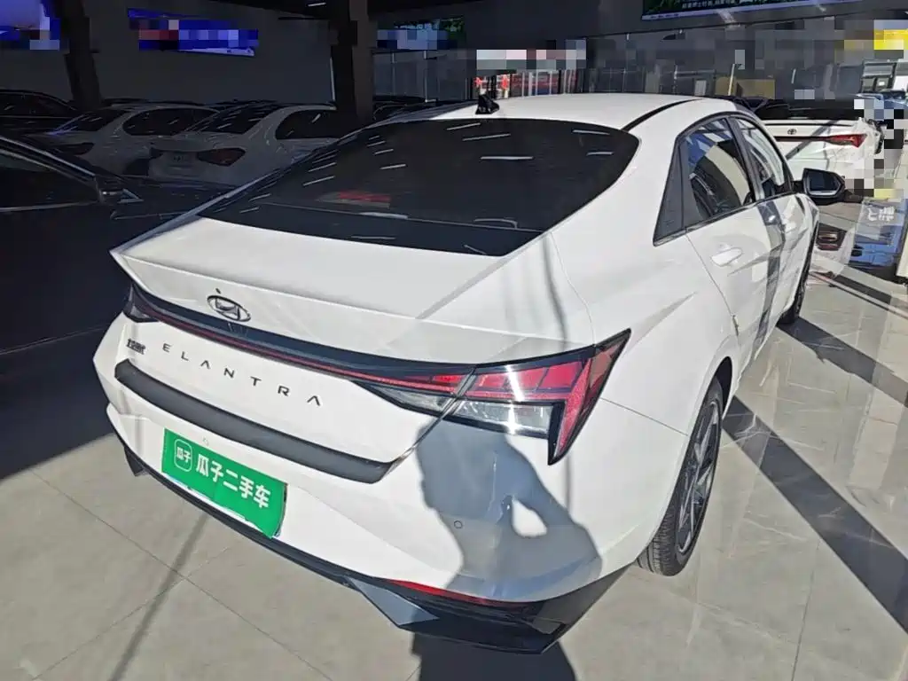 Hyundai Elantra — миниатюра 7
