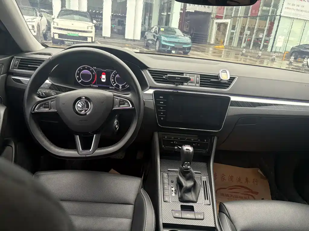 Skoda Superb — миниатюра 8