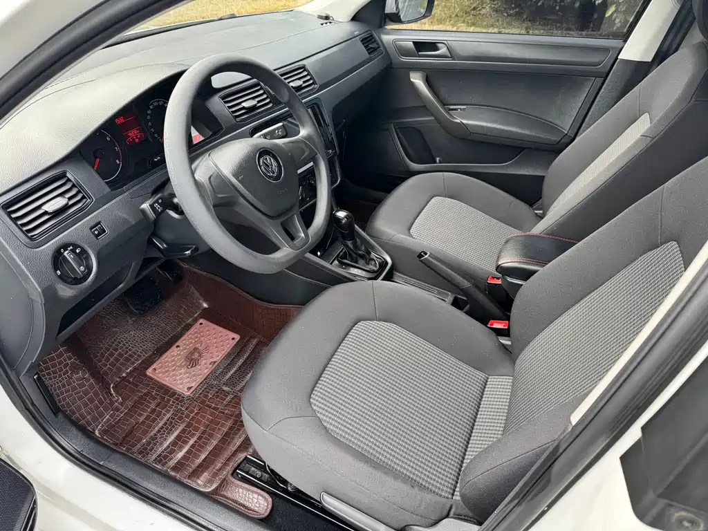 Volkswagen Santana — миниатюра 7