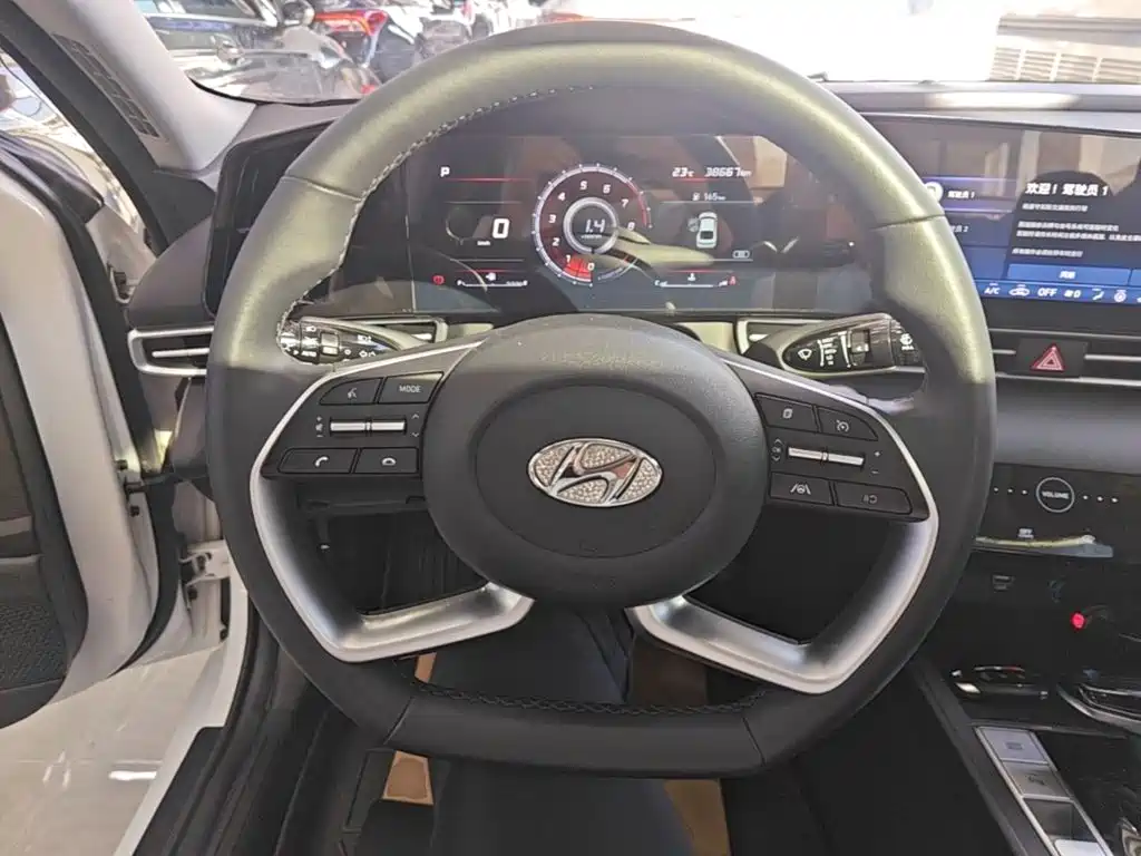 Hyundai Elantra — миниатюра 11