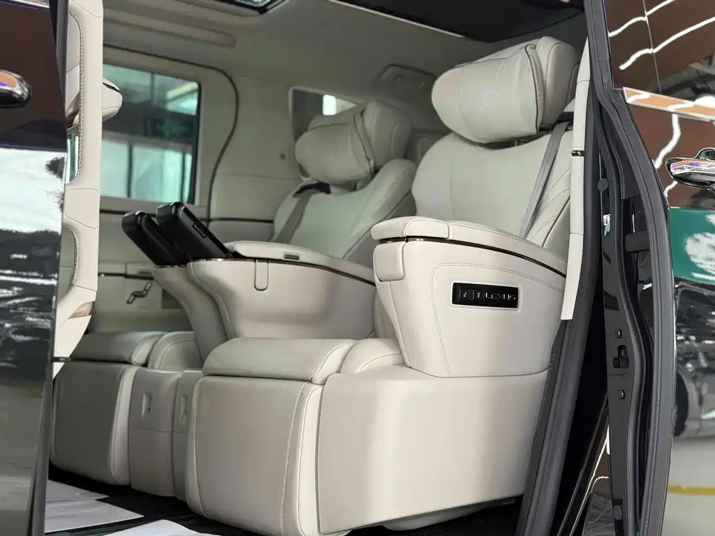 Lexus LM — миниатюра 17