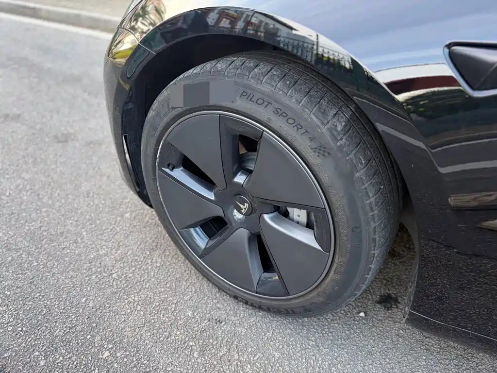 Tesla Model 3 — миниатюра 10