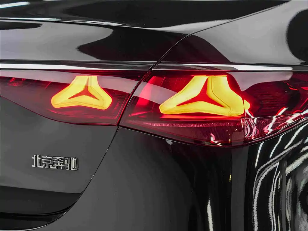 Mercedes-Benz E-Class — миниатюра 13