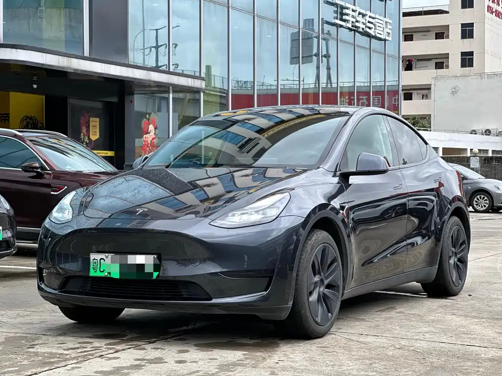 Tesla Model Y 2024