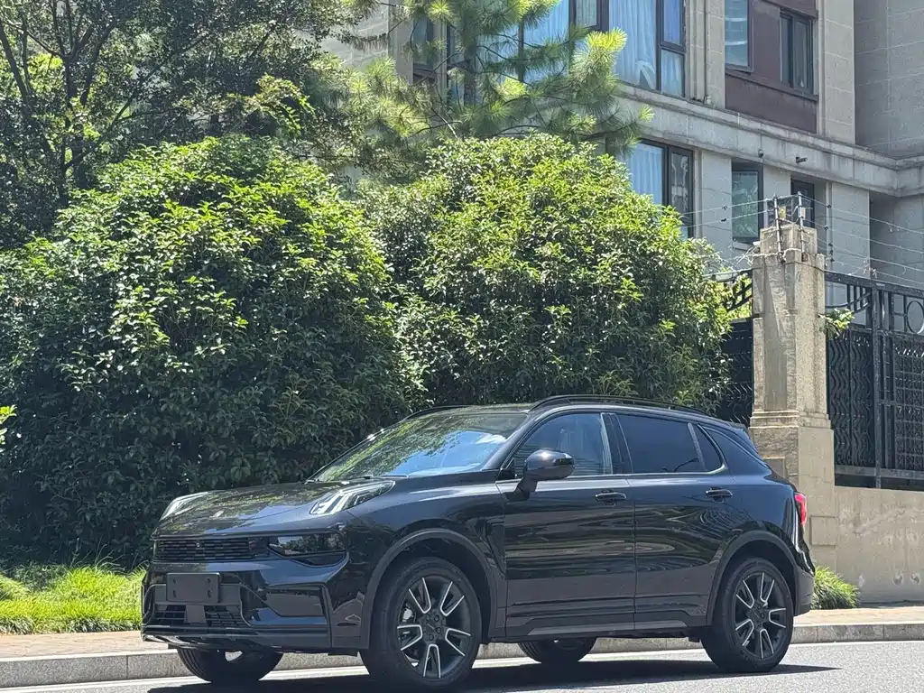 Lynk & Co 01