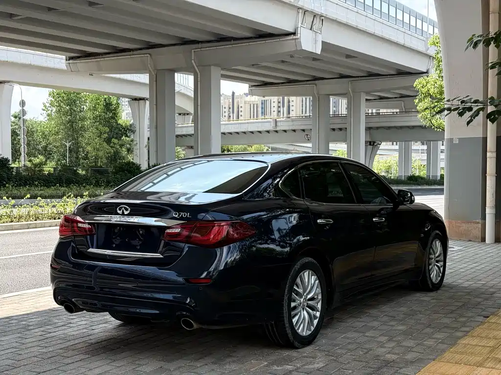 Infiniti Q70 — миниатюра 5