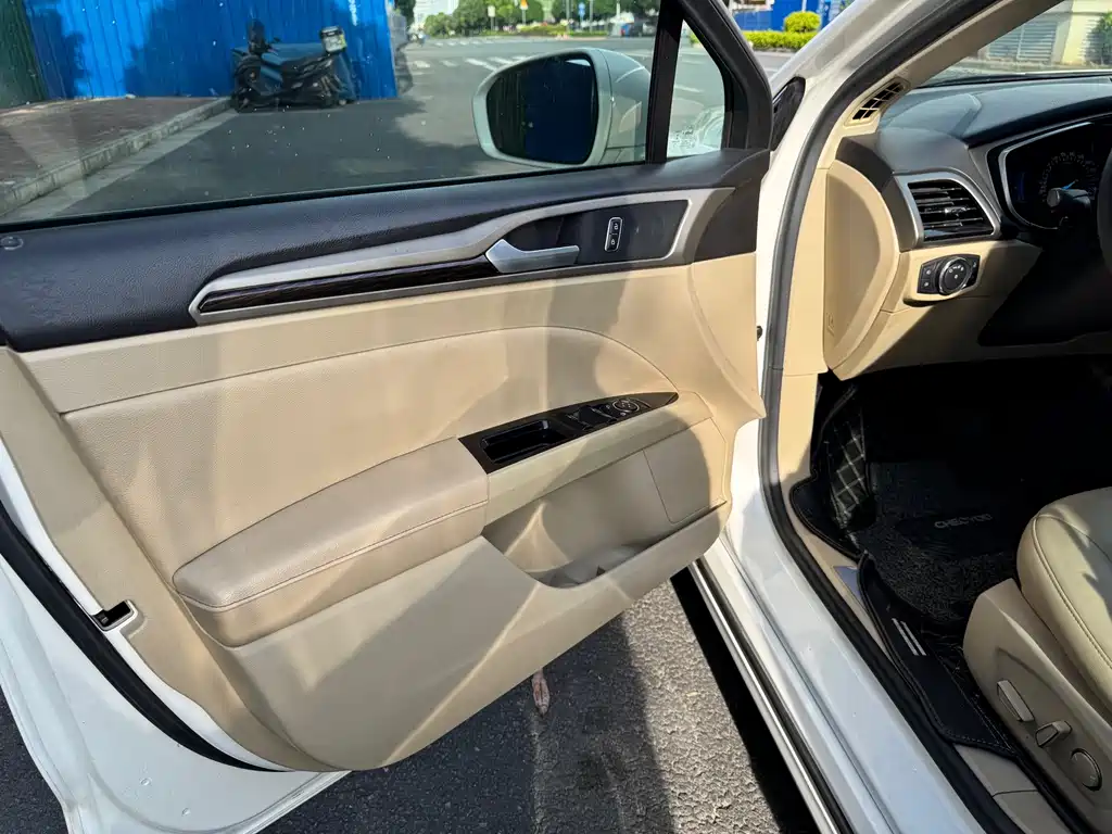Ford Mondeo — миниатюра 12