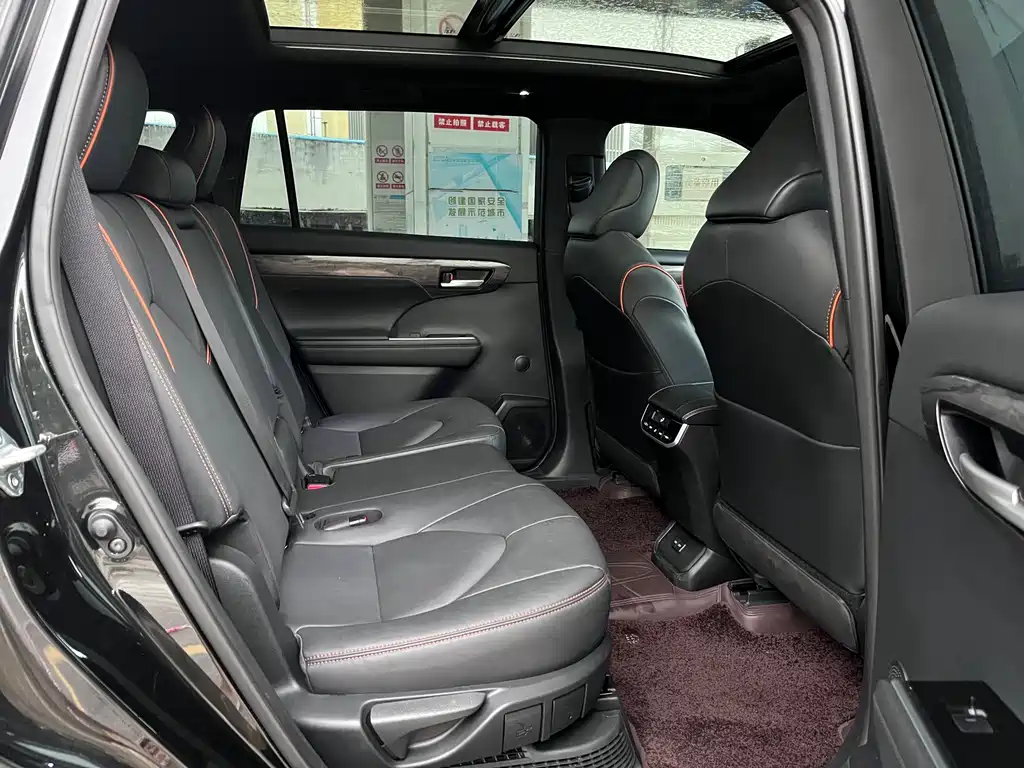 Toyota Crown Kluger — миниатюра 11
