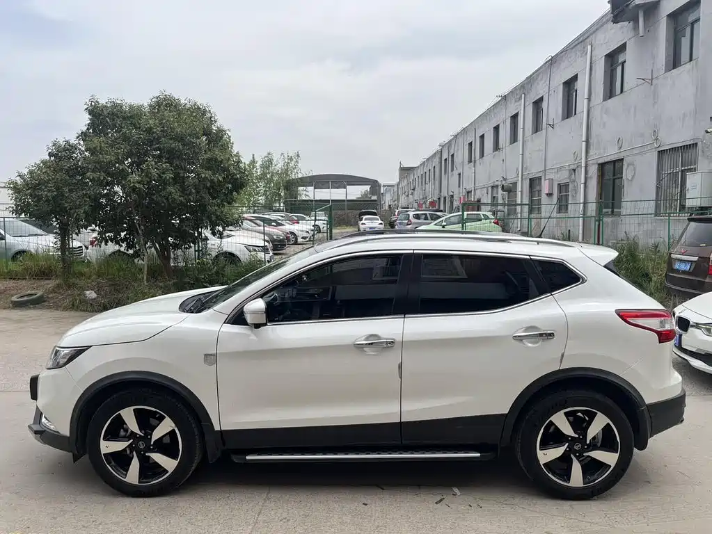 Nissan Qashqai 2017 2.0L CVT Luxury V