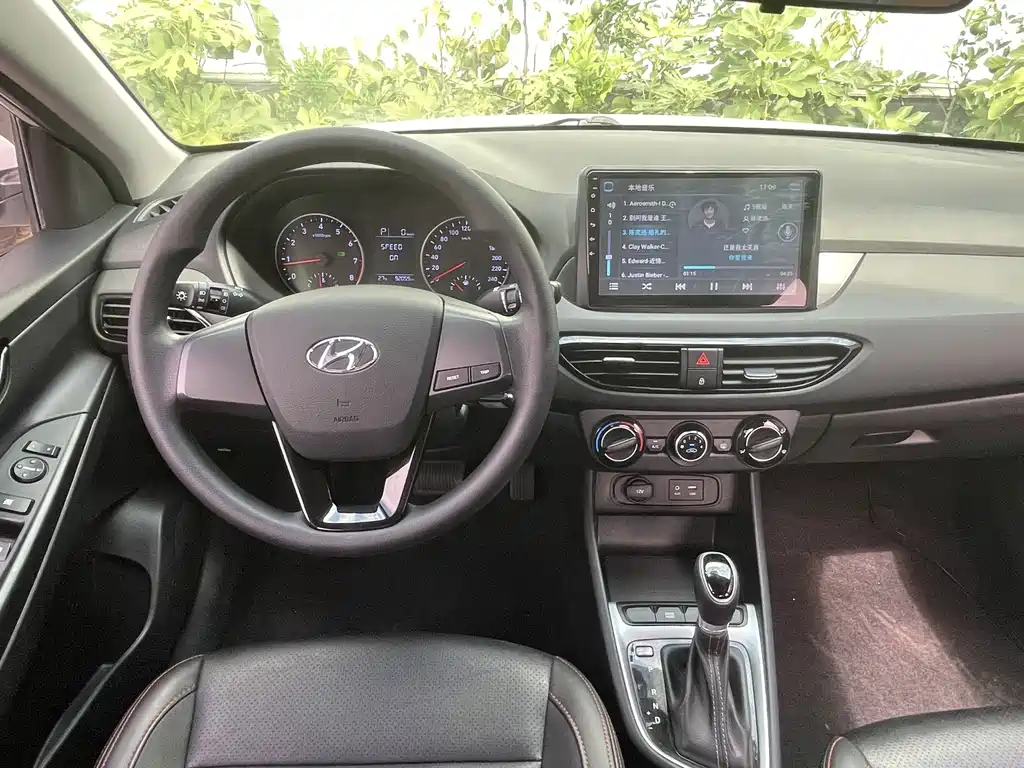 Hyundai Elantra — миниатюра 14