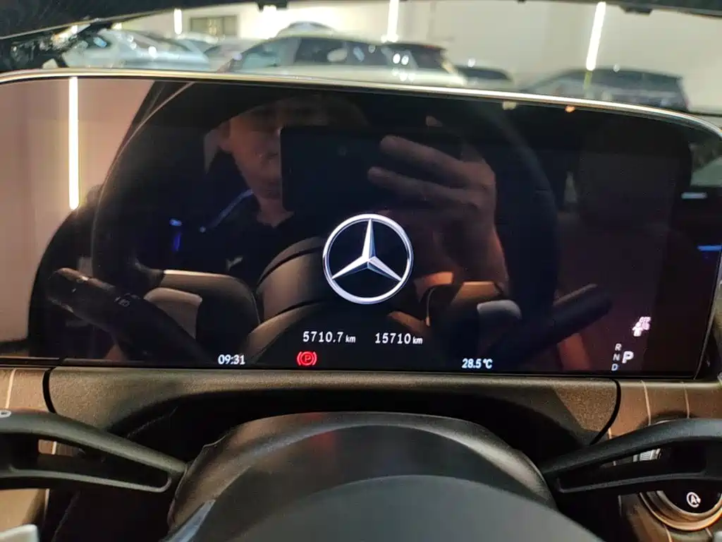 Mercedes-Benz E-Class — миниатюра 12
