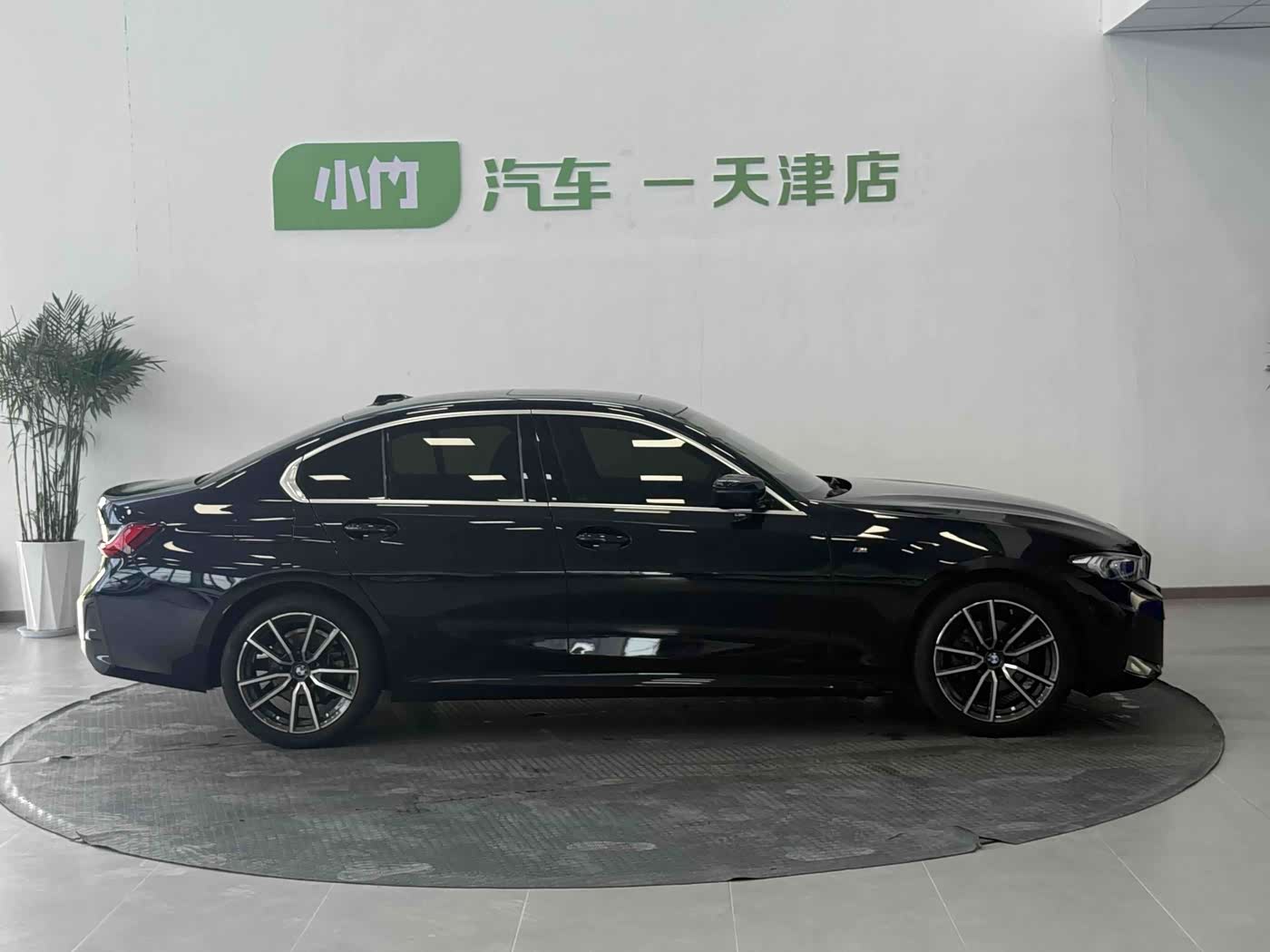 BMW 3 Series 2.0 л 2023 г. Чёрный, пробег 16000 км