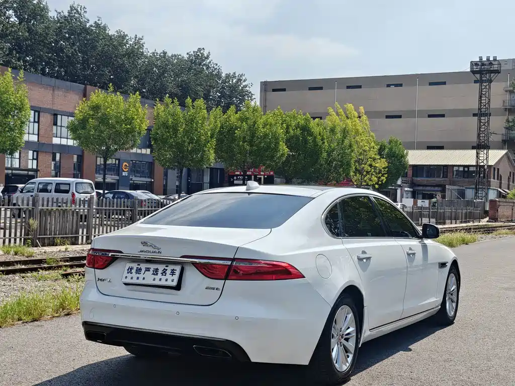 Jaguar XFL — миниатюра 9